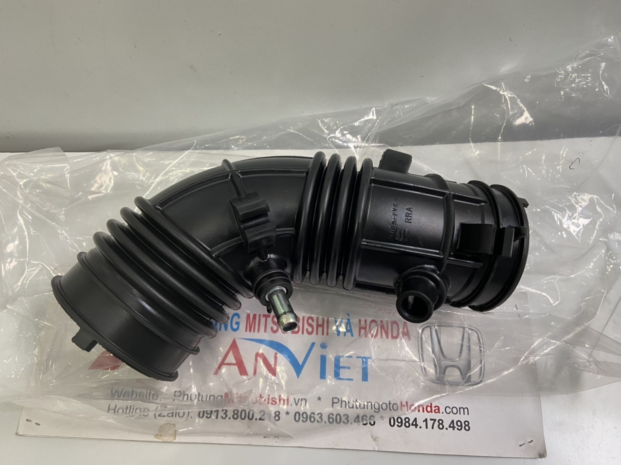 Cổ cao su hút gió vào động cơ xe Honda CIVIC 2010